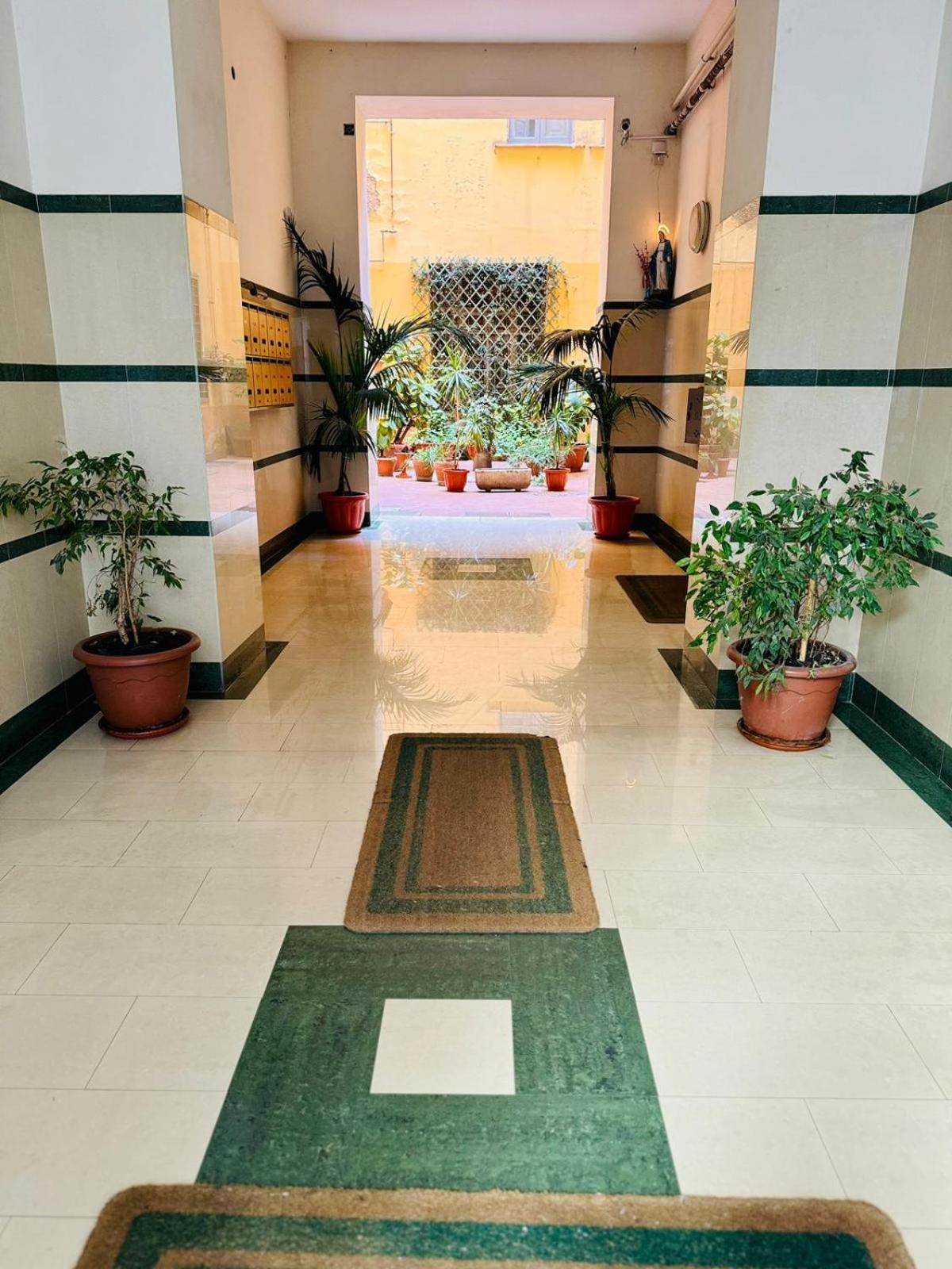Punto House Ferrovia Hotel Napoli Bagian luar foto