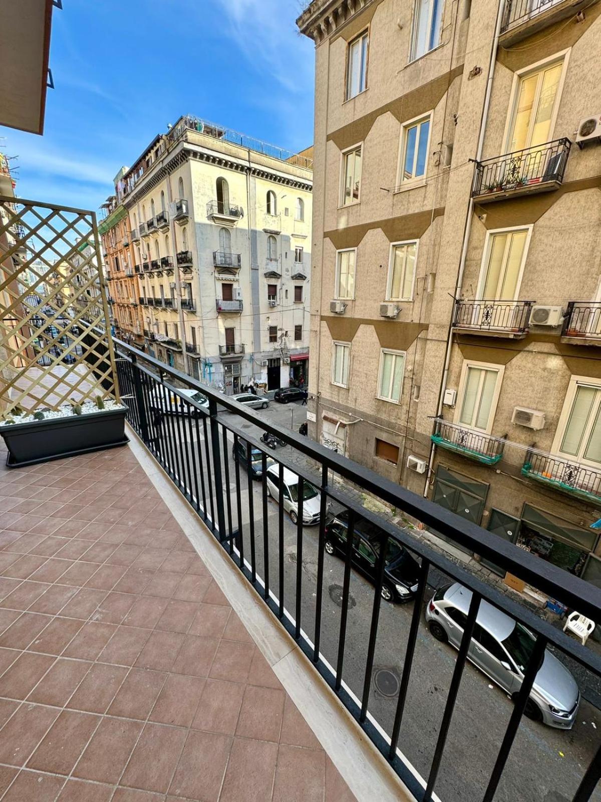 Punto House Ferrovia Hotel Napoli Bagian luar foto