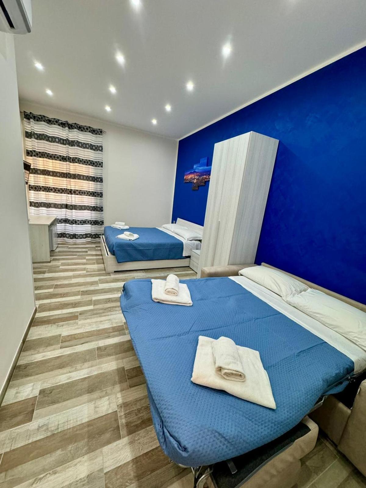 Punto House Ferrovia Hotel Napoli Bagian luar foto