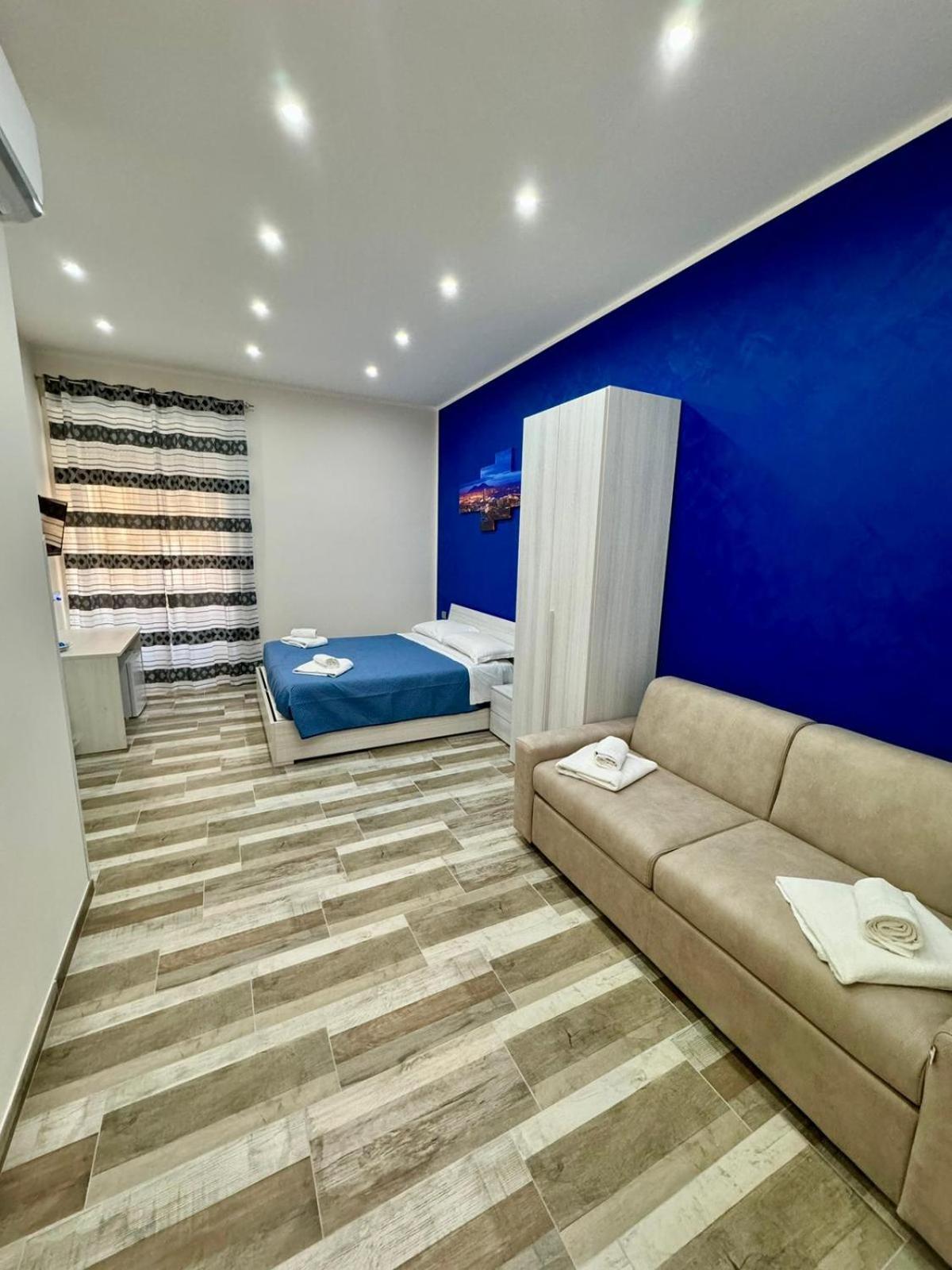 Punto House Ferrovia Hotel Napoli Bagian luar foto